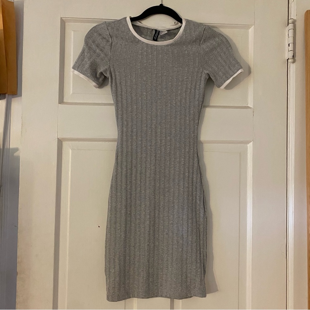 Bodycon grey ribbed dress